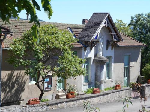 La Chabanne House | Retraite en Montagne Bourbonnaise: Gîte Convivial pour 14 Pers., Proche Loisirs et Nature - FR-1-489-343