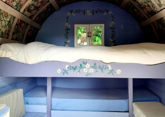 Belle-Isle-en-Terre Other | Retraite rustique en bordure de forêt à la campagne