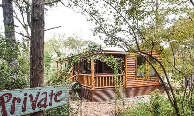 Brenham Cabin | Retreat Cabin features a Private Hot Tub at Scenic Hill Retreat