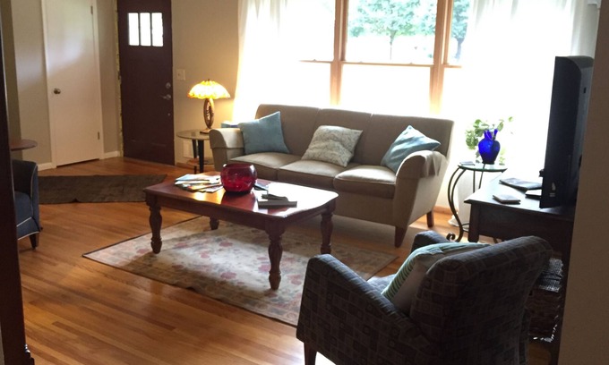 Edina House | Retreat for couples, small families, solo adventurer or business traveler