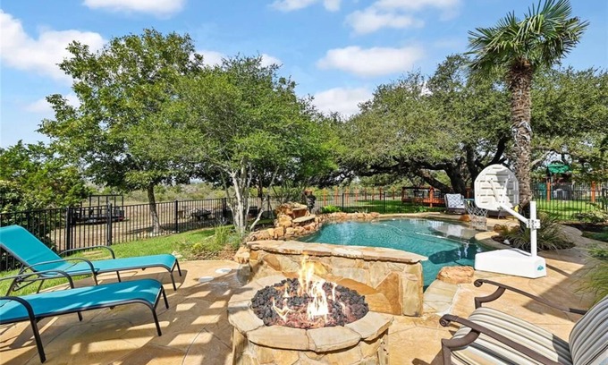 Austin House | Retreat House, pool, spa, stunning sunsets in the Hill Country