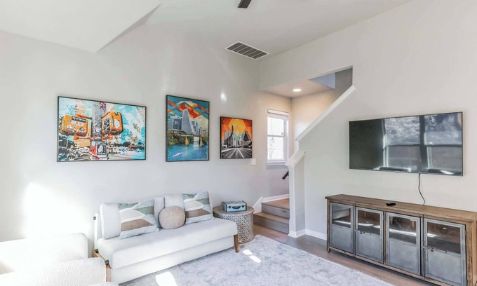 Bouldin House | Retreat in Bouldin Creek | Walkable to restaurants