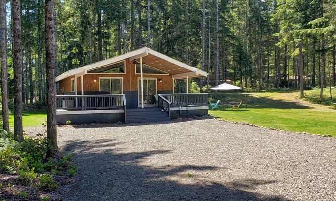Hoodsport House | Retreat In Style - Perfect Get Away!