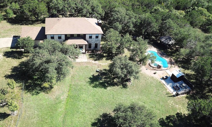 Oatmeal House | RETREAT NEXT TO FLAT CREEK WINERY, Pool,Billiard Table,Outdoor Kitchen, Fire Pit