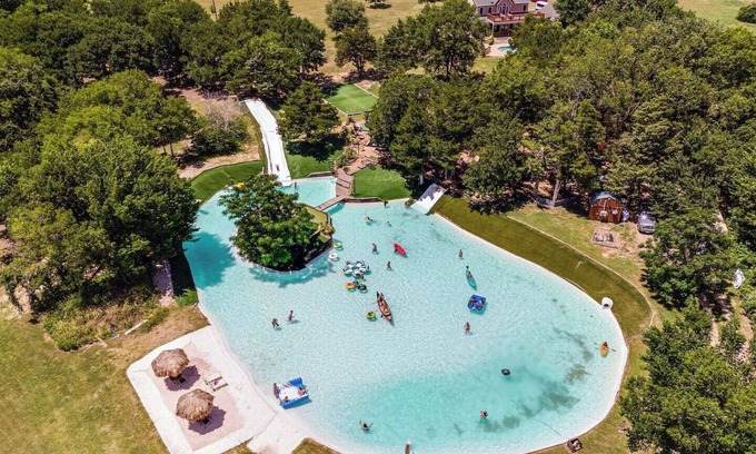 Oak Leaf House | Retreat Oak Leaf | A Retreat DFW Experience