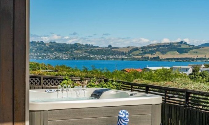Hilltop House | Retreat on Harvey Street