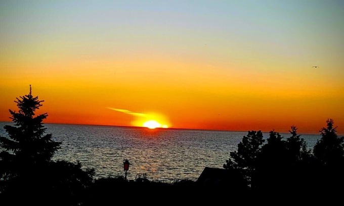 Stoney Creek Villa | Retreat to Luxury, Lakeview's & Lounge poolside