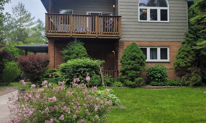 Port Franks Cottage | Retreat yourself to the perfect getaway in beautiful Port Franks!