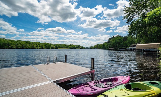 Chippewa Falls House | Retro 4BR w/Hot Tub on Lake Wissota
