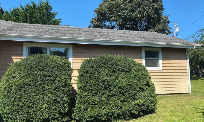 Montauk Apartment | Retro affordable 2-bedroom apartment with WiFi in Montauk