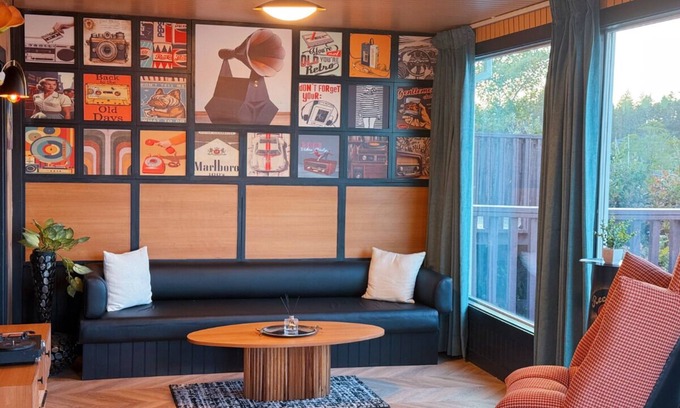 Dunes City Cabin | Retro Cabin on the Lake w/private Deck & kayaking