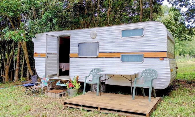 Valery House | RETRO CARAVAN SLEEPS 6 only 8 Minutes from A1 VALERY Mid North Coast