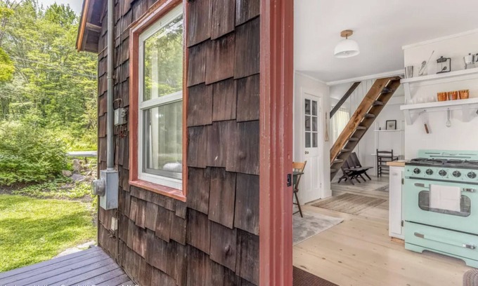 Accord Cottage | Retro Cottage in Accord