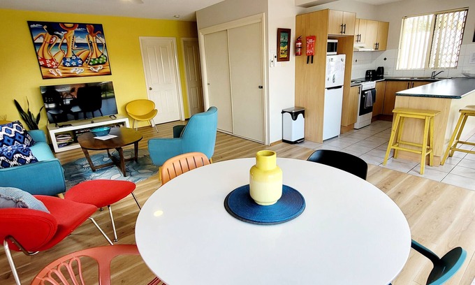 Port Macquarie Apartment | Retro Metro - great location, walk to town and main beach!