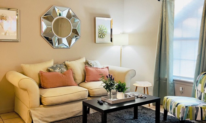Eagle Pass Apartment | Retro Place - 2bedroom/1bathroom - GREAT VALUE!