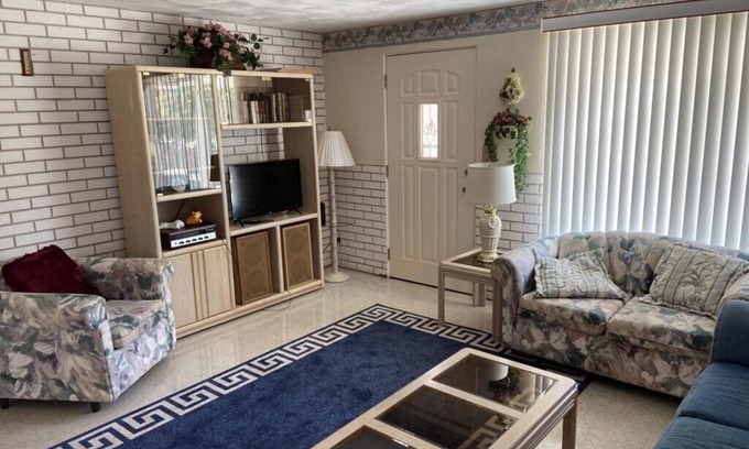 Englewood South House | Retro Retreat – Canal-Front 2BR Close to Beach