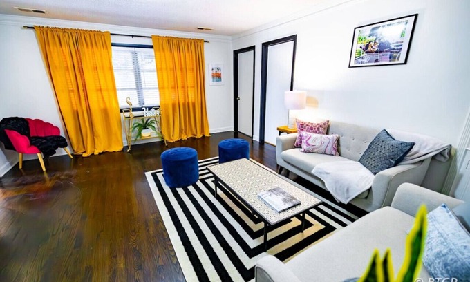 Whitehaven House | Retro Retreat*Walk to Graceland*Free Parking &Wifi