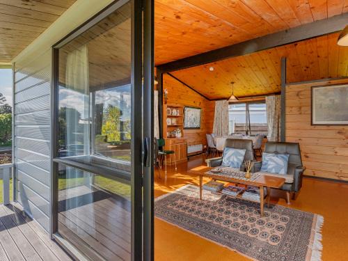 Pauanui House | Retro Revival - Pauanui Holiday Home