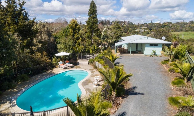 Kerikeri House | Retro River Retreat - Kerikeri Holiday Home