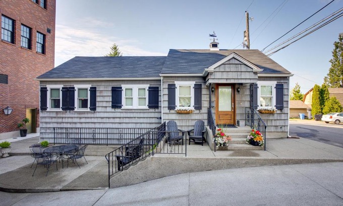 West End House | Retro-Style Home in Ruston Walkable Location!