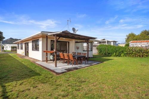 Whangamata House | Retro Whanga Charm