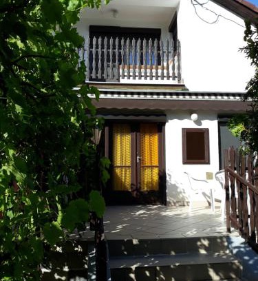 Balatonkenese House | Retrovilla