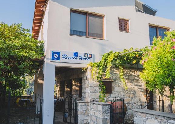 Agios Mamas House | Revecca House