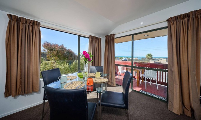 Kaikoura House | Revive House - Great for Family and Friend gatherings