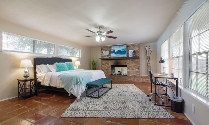 Shearer Hills - Ridgeview House | REX | 10% OFF | Updated & Cozy | Fast WiFi | Entire Family Home in San Antonio