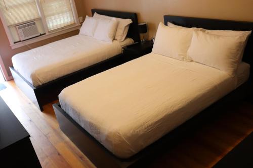 Roscoe Hotel | Reynolds House inn