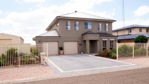 Wallaroo Bed & Breakfast | Rezare House Bed & Breakfast