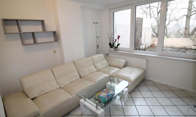Weisenau Apartment | Rheinblick 3-Zimmer Apartment