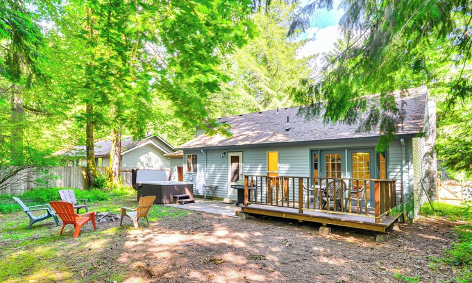 Brightwood House | Rhododendron Retreat w/Hot Tub: Steps to River!