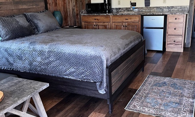 Gardiner Cabin | Rhodopa Lodge at Yellowstone rooms