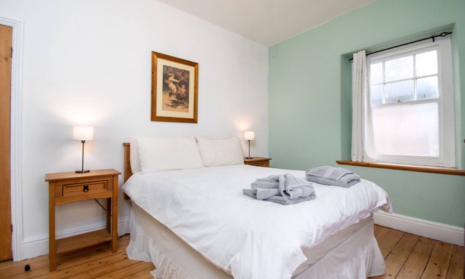 Conwy Cottage | Rhos Cottage - Two Bedroom Cottage, Sleeps 4