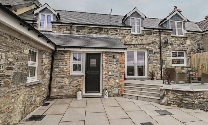 Cwmtirmynach Cottage | RHOS LAS, pet friendly, character holiday cottage in Cerrigydrudion