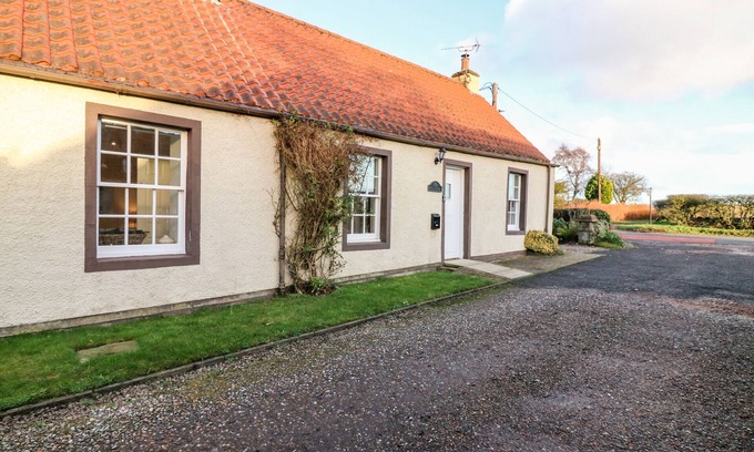 Peat Inn Cottage | RHUM COTTAGE, pet friendly, with open fire in St Andrews