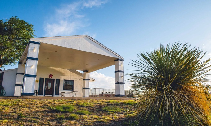 Marfa Hotel | Riata Inn