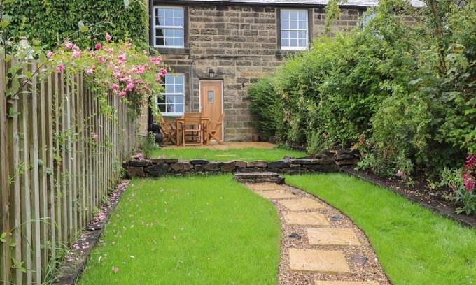 Holestone Moor Cottage | RIBER VIEW, pet friendly, character holiday cottage in Matlock