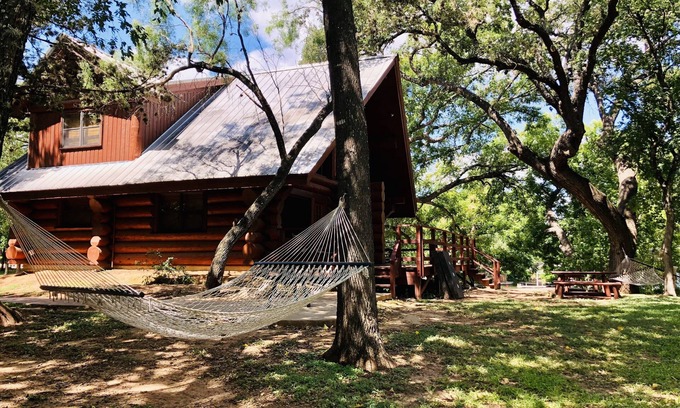 Marble Falls Cabin | Rica Shae: Charming Lakeside Escape Awaits You!