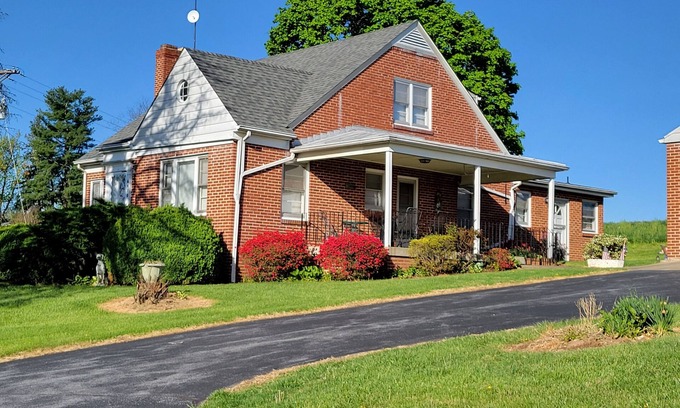 Fishers Hill House | Richard's Fruit Market farm house.