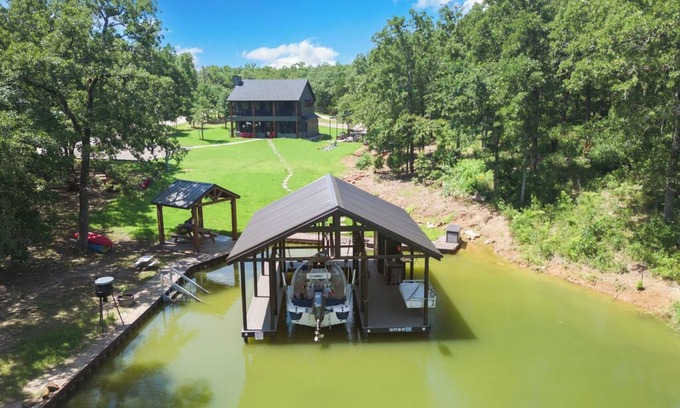 Cayuga House | Richland Chambers Lakefront 2-story home with boat dock and pavilions.
