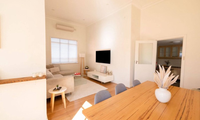 Richmond North Apartment | Richmond 3‑BR Retreat near Bridge Rd & MCG