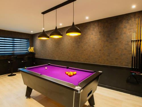 Herne Bay House | Richmond Cottage - Brand New 4BR Holiday Home, just 3 minutes from the beach with Pool Table and Free Parking