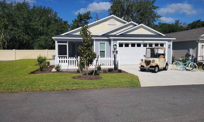 Wildwood Villa | Richmond Village, Brownwood Paddock Square & Yesteryear Golf cart Bikes included
