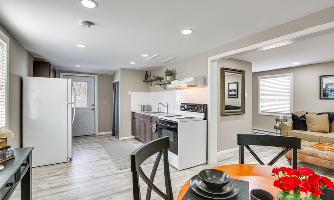 Ridgefield Cottage | Ridgefield Cottage: Walk to Town & Movie Theater!