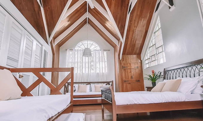 Malabag House | Ridgetop Resthouse with pool - 5 mins away from Tagaytay!