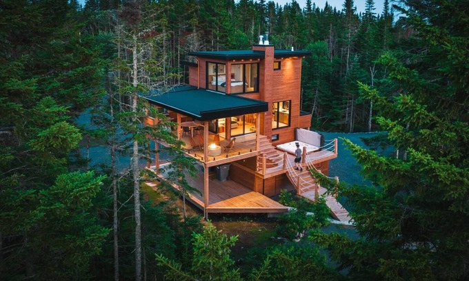 Lac Beauport Ski Chalet | RidgeView - Panoramic View and Spa near Quebec city