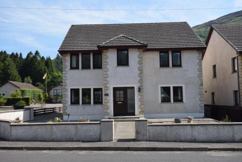 Lochgoilhead House | Ridgeview Villa - Partial loch view