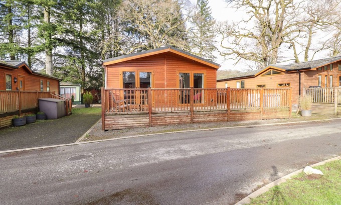 Troutbeck Bridge Cottage | RIDGWAY LODGE, pet friendly, with hot tub in Windermere